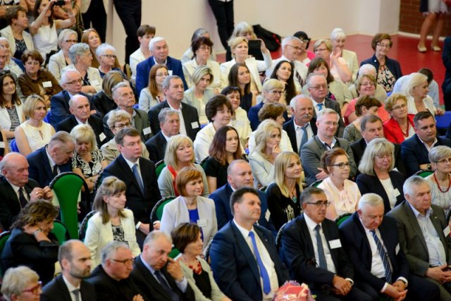 Jubileusz 100-lecia Szkoły - „Wspomnień czar” - część artystyczna podczas uroczystych obchodów Jubileuszu Szkoły